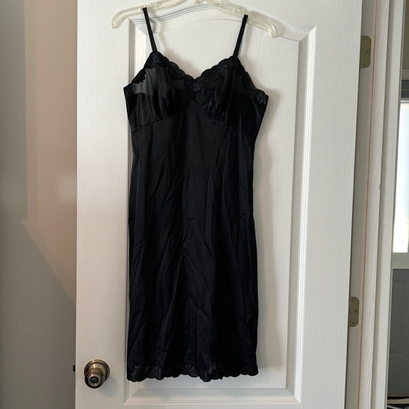 Vanity Fair Other - Beautiful Vintage Vanity Fair Black Slip Size 34 Small EUC